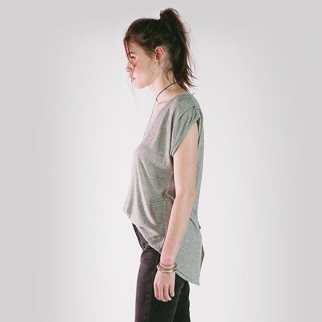 KNOT SISTERS Plunge Tee